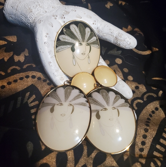 **VINTAGE FIND** clip-on earrings and brooch set in perfect condition - Picture 2 of 7